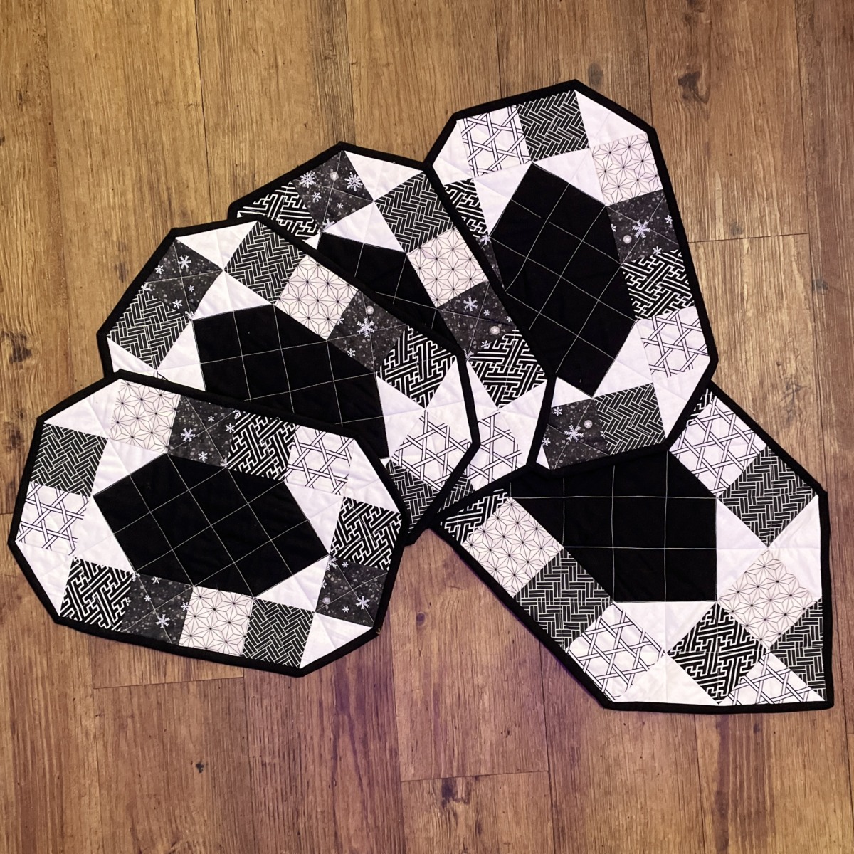 "TABLE RUNNER & PLACEMAT SET" ~ in Black & White by Kath Kingston - Image 3