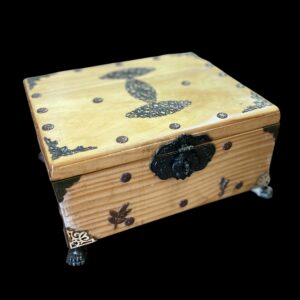 "PINE TREASURE BOX" ~ by Gunney Klippelt